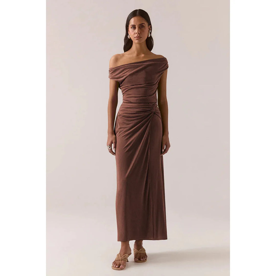 {EVENING WEAR} - Premium {FORMALS} - Shop now at {ALINA COLLECTIONS}