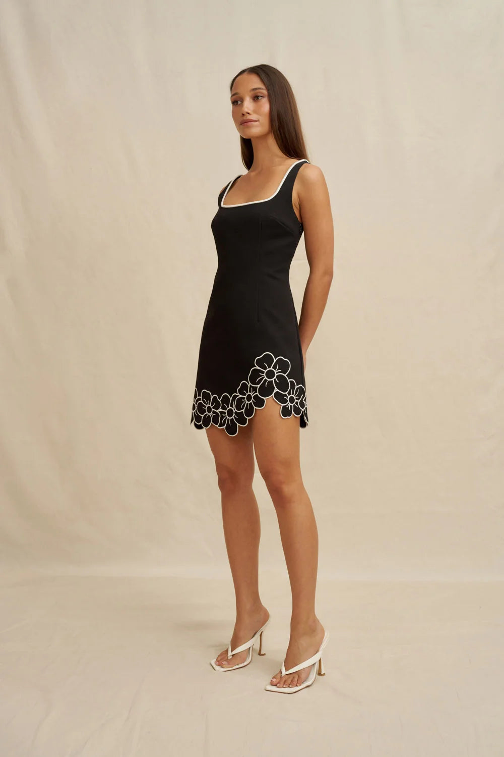{EVENING WEAR} - Premium {FORMALS} - Shop now at {ALINA COLLECTIONS}