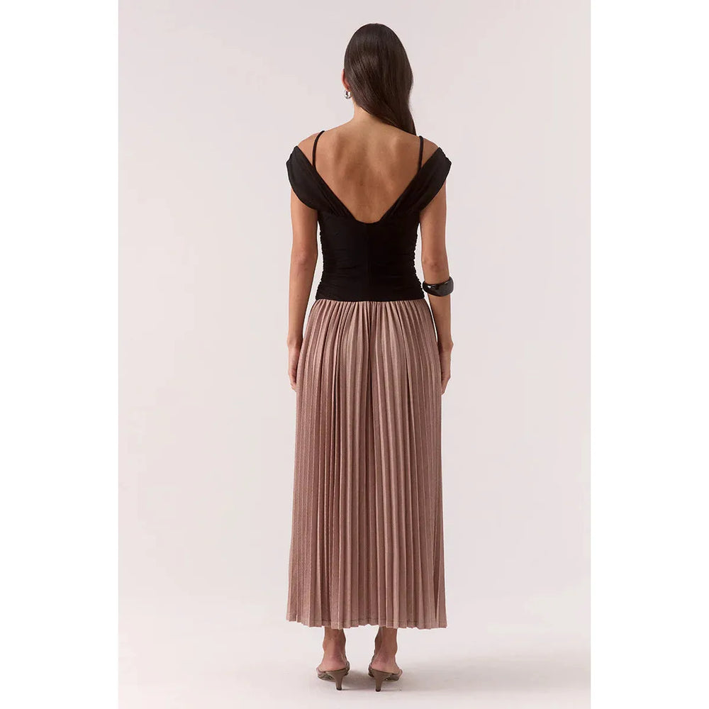 {EVENING WEAR} - Premium {FORMALS} - Shop now at {ALINA COLLECTIONS}