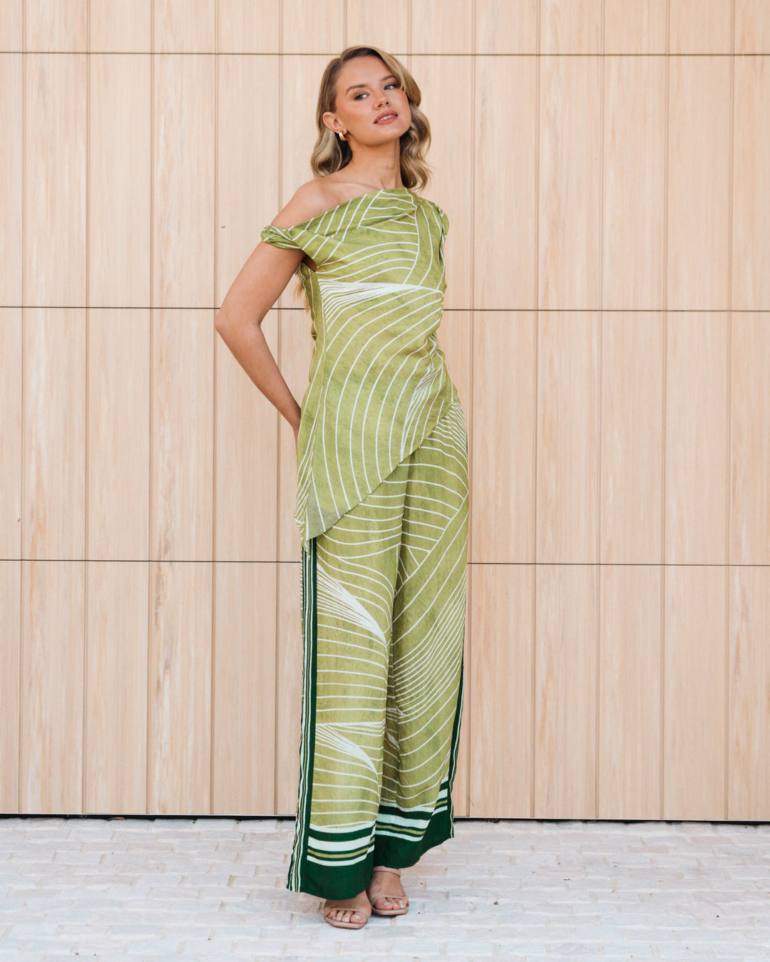{EVENING WEAR} - Premium {FORMALS} - Shop now at {ALINA COLLECTIONS}
