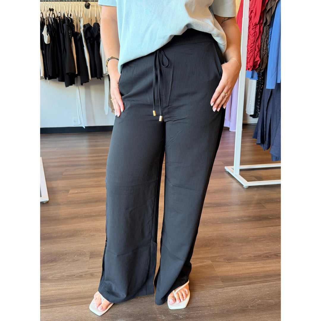 {EVENING WEAR} - Premium {FORMALS} - Shop now at {ALINA COLLECTIONS}