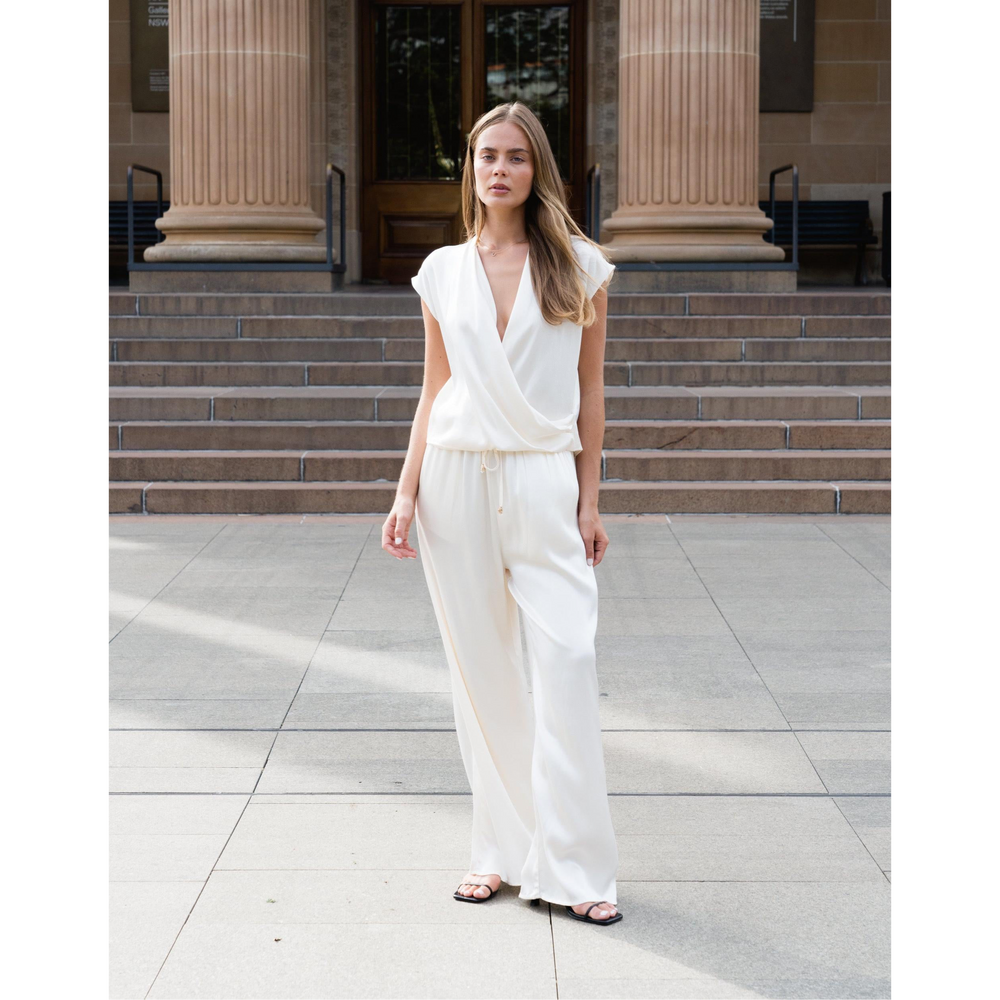 {EVENING WEAR} - Premium {FORMALS} - Shop now at {ALINA COLLECTIONS}