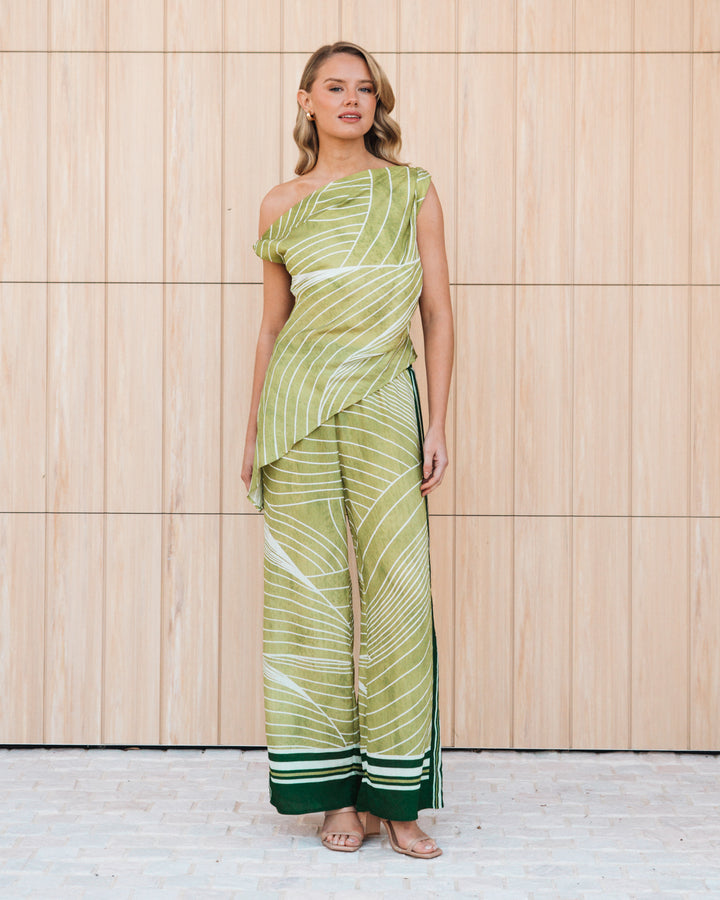 {EVENING WEAR} - Premium {FORMALS} - Shop now at {ALINA COLLECTIONS}