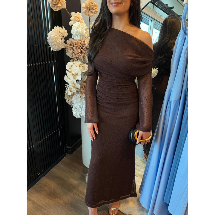 {EVENING WEAR} - Premium {FORMALS} - Shop now at {ALINA COLLECTIONS}