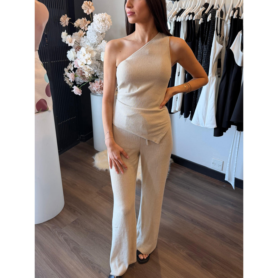 {EVENING WEAR} - Premium {FORMALS} - Shop now at {ALINA COLLECTIONS}