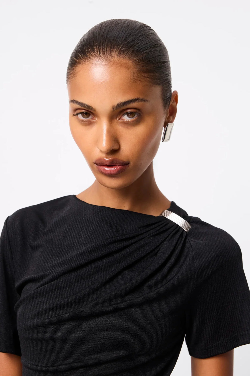 {EVENING WEAR} - Premium {FORMALS} - Shop now at {ALINA COLLECTIONS}