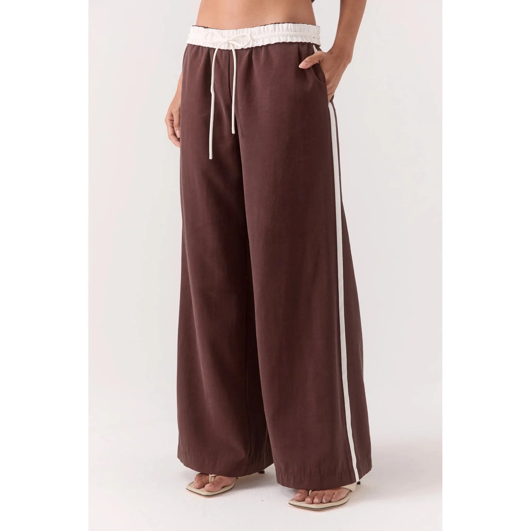 {EVENING WEAR} - Premium {FORMALS} - Shop now at {ALINA COLLECTIONS}