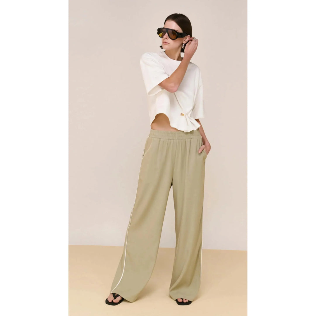 {EVENING WEAR} - Premium {FORMALS} - Shop now at {ALINA COLLECTIONS}