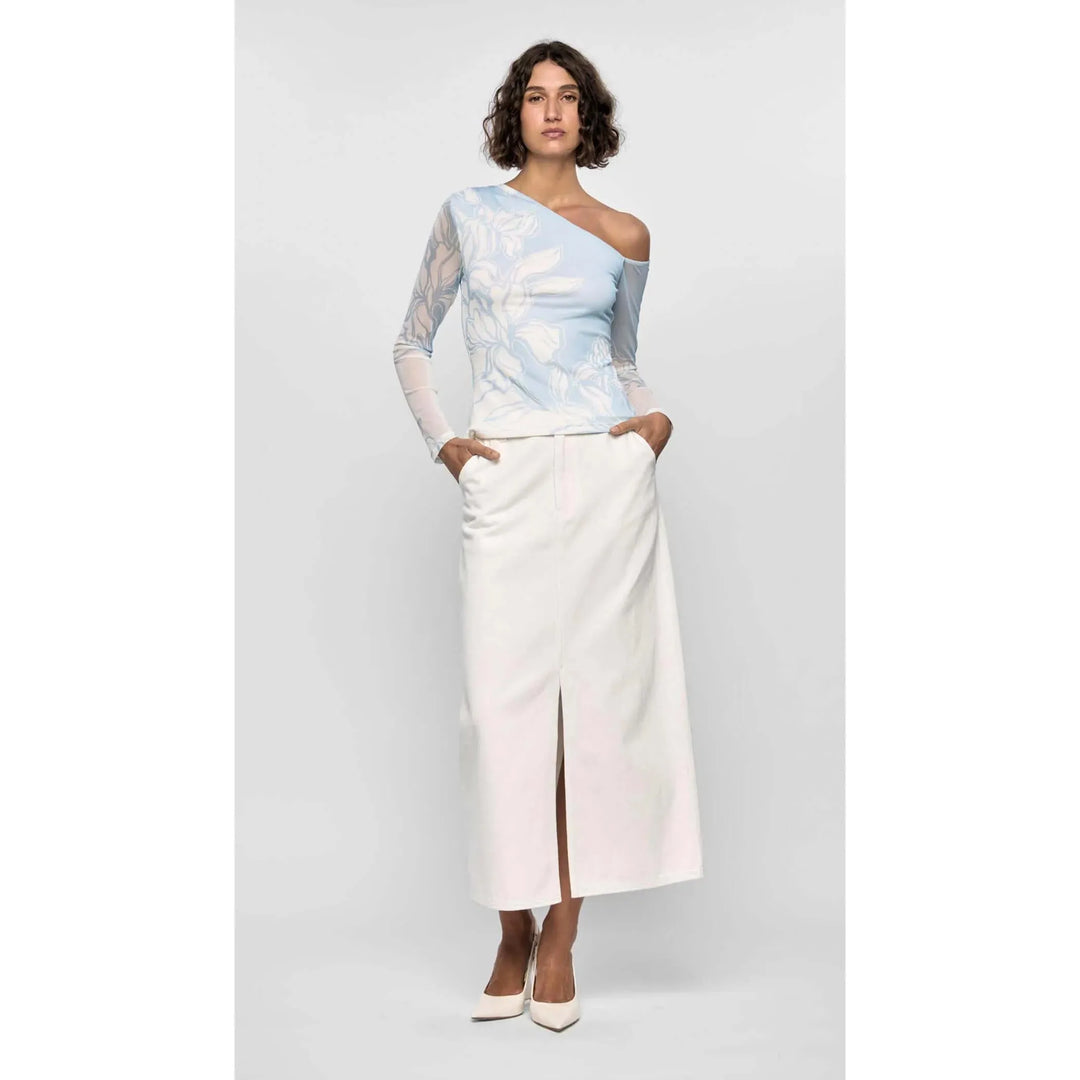 {EVENING WEAR} - Premium {FORMALS} - Shop now at {ALINA COLLECTIONS}