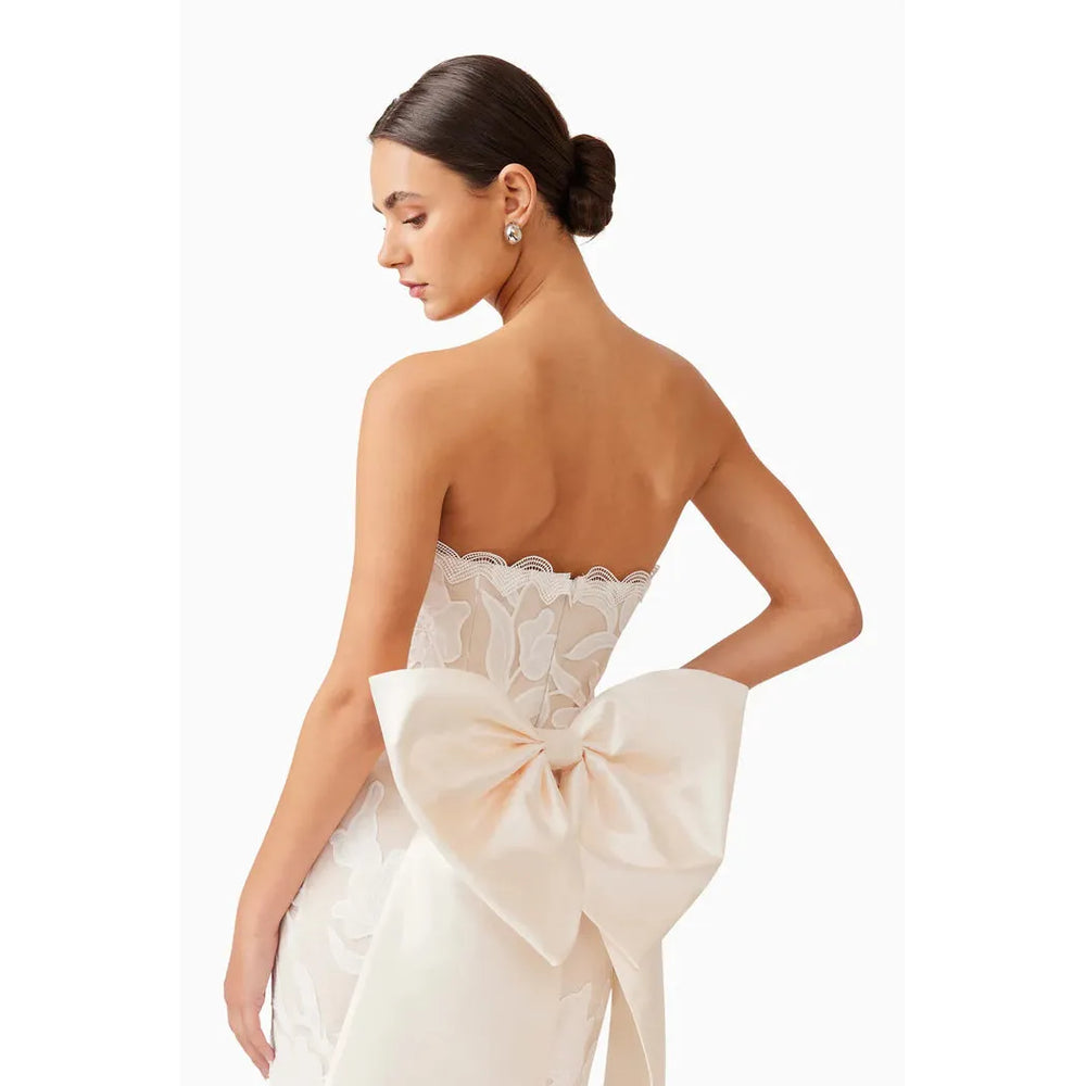 {EVENING WEAR} - Premium {FORMALS} - Shop now at {ALINA COLLECTIONS}