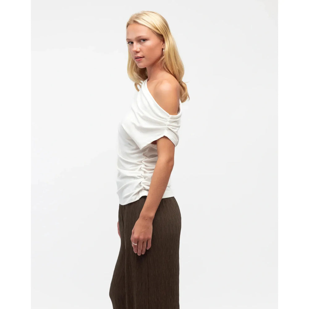 {EVENING WEAR} - Premium {FORMALS} - Shop now at {ALINA COLLECTIONS}