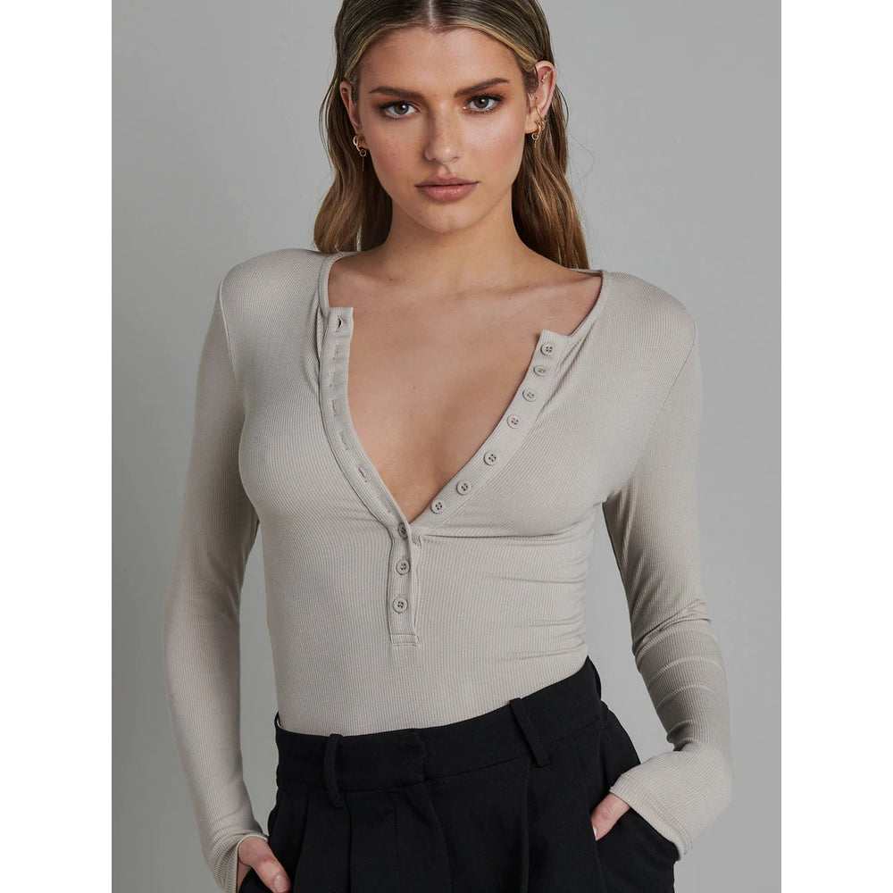 Long Sleeve Crew Neck Bodysuit Bone | BayseThe Long Sleeve Crew Neck Button Down Bodysuit is the it-girls favourite for weekend wear. Featuring a crew-neckline with long sleeves
Regular fit
Bias cut shape witAlina Collctions AusAlina Collctions AusLong Sleeve Crew Neck Bodysuit Bone